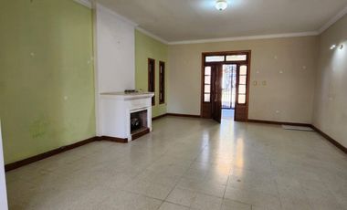 SEÑORIAL PROPIEDAD CON PISCINA