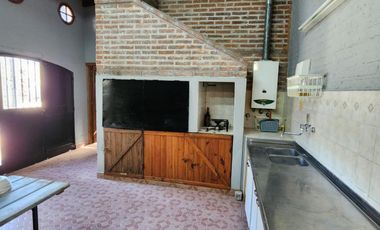 SEÑORIAL PROPIEDAD CON PISCINA