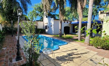 SEÑORIAL PROPIEDAD CON PISCINA