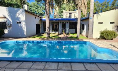SEÑORIAL PROPIEDAD CON PISCINA