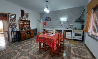 VENTA CASA CON LOCAL MERLO LIBERTAD