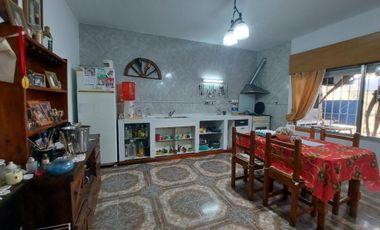 VENTA CASA CON LOCAL MERLO LIBERTAD