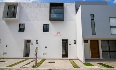 Casa en venta por Mariano Otero, Zapopan Jalisco.