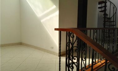 Casa para Arriendo Medellin sector Loma del Campestre