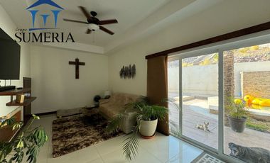 Venta de hermosa y amplia casa CON ALBERCA, Valle Escondido