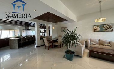 Venta de hermosa y amplia casa CON ALBERCA, Valle Escondido