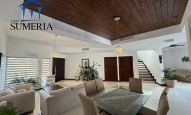 Venta de hermosa y amplia casa CON ALBERCA, Valle Escondido