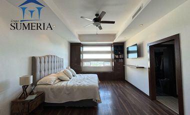 Venta de hermosa y amplia casa CON ALBERCA, Valle Escondido