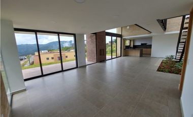 Casa en Arriendo Envigado Sector Loma del Escobero