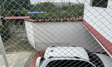 Finca de 1.300m2 con piscina en venta La Buitrera Palmira Valle