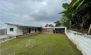 Finca de 1.300m2 con piscina en venta La Buitrera Palmira Valle