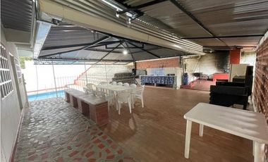 Finca de 1.300m2 con piscina en venta La Buitrera Palmira Valle