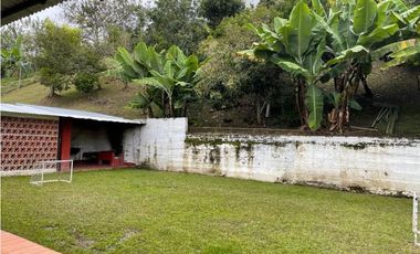 Finca de 1.300m2 con piscina en venta La Buitrera Palmira Valle