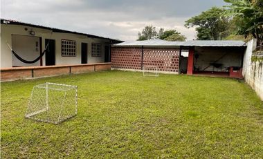 Finca de 1.300m2 con piscina en venta La Buitrera Palmira Valle
