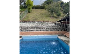 Finca de 1.300m2 con piscina en venta La Buitrera Palmira Valle