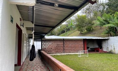 Finca de 1.300m2 con piscina en venta La Buitrera Palmira Valle