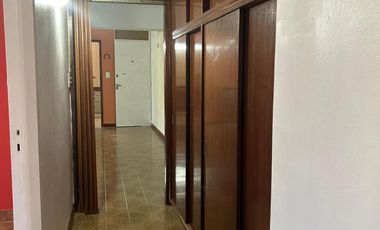 Departamento en venta - 2 Dormitorios 1 Baño - Cochera - 71Mts2 - Avellaneda