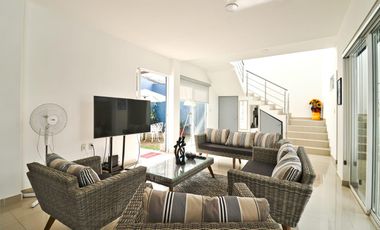 CASA MODERNA EN BURGOS VIG 24/7 ALBERCA Y JARDIN PRIVADO