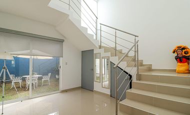 CASA MODERNA EN BURGOS VIG 24/7 ALBERCA Y JARDIN PRIVADO