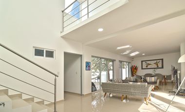 CASA MODERNA EN BURGOS VIG 24/7 ALBERCA Y JARDIN PRIVADO