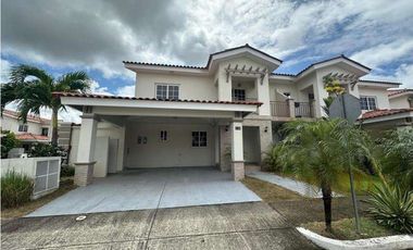 VENTA DE CASA EN PH RESERVA DE VERSALLES (OF)