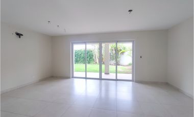 VENTA DE CASA EN PH RESERVA DE VERSALLES (OF)