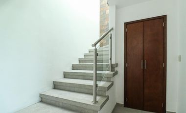 ESPECTACULAR CASA EN EXCLUSIVO FRACC EN BURGOS