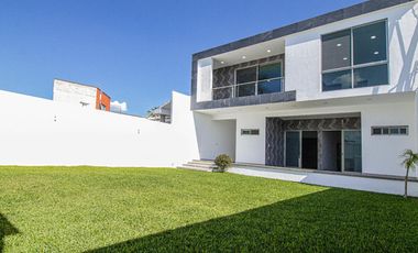 ESPECTACULAR CASA EN EXCLUSIVO FRACC EN BURGOS