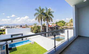 ESPECTACULAR CASA EN EXCLUSIVO FRACC EN BURGOS