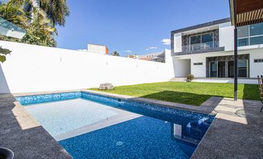 ESPECTACULAR CASA EN EXCLUSIVO FRACC EN BURGOS