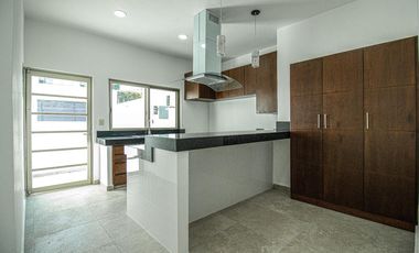 ESPECTACULAR CASA EN EXCLUSIVO FRACC EN BURGOS