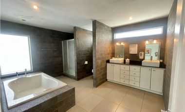 Se vende espectacular casa en Obarrio. (MM)