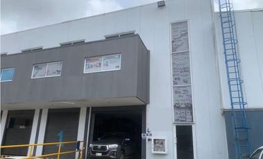 Amplia Bodega en Alquiler en Centro Industrial en Vía Tocumen  719 Mt2