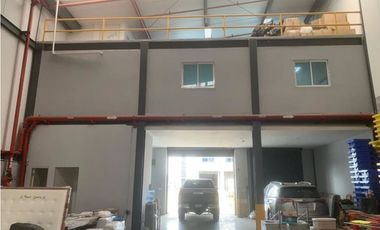 Amplia Bodega en Alquiler en Centro Industrial en Vía Tocumen  719 Mt2