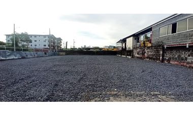 Amplio y accesible terreno en Alquiler en Parque Lefevre! 600 Mt2