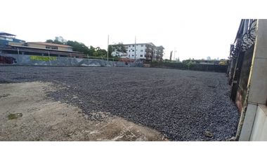 Amplio y accesible terreno en Alquiler en Parque Lefevre! 600 Mt2