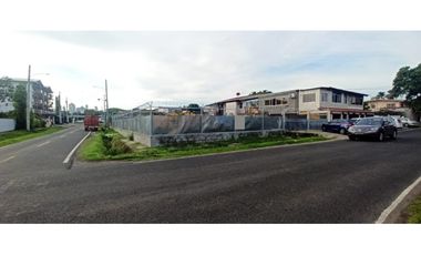 Amplio y accesible terreno en Alquiler en Parque Lefevre! 600 Mt2
