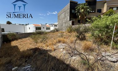 Venta de terreno con excedente en Rincones de San Francisco