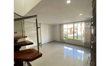 EN VENTA ESPECTACULAR CASA DUPLEX