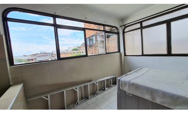 EN VENTA AMPLIO APARTAMENTO EN EL CENTRO DE PEREIRA.