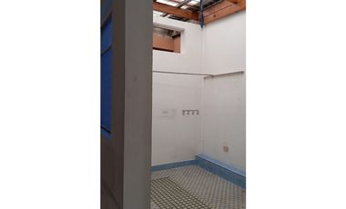 Casa con Local comercial/Centro Pereira