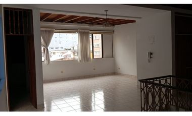 Casa con Local comercial/Centro Pereira