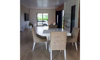 Casa campestre en condominio, La Palmilla, vía Alcalá