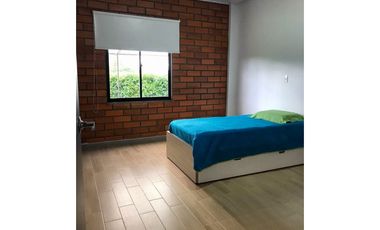 Casa campestre en condominio, La Palmilla, vía Alcalá