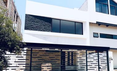 HERMOSA CASA EN VENTA PARQUES VALLARTA !!