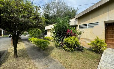 Casa esquinera de una planta en venta Barrio Las Mercedes Palmira