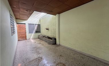 Casa esquinera de una planta en venta Barrio Las Mercedes Palmira