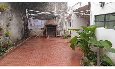Casa en Venta VILLA LUGANO 5 ambientes 2 baños Garaje Patio Parrilla Balcon Terraza En 2 plantas