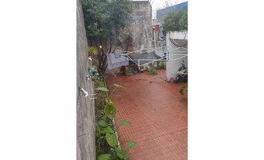 Casa en Venta VILLA LUGANO 5 ambientes 2 baños Garaje Patio Parrilla Balcon Terraza En 2 plantas