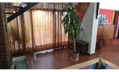 Casa en Venta VILLA LUGANO 5 ambientes 2 baños Garaje Patio Parrilla Balcon Terraza En 2 plantas